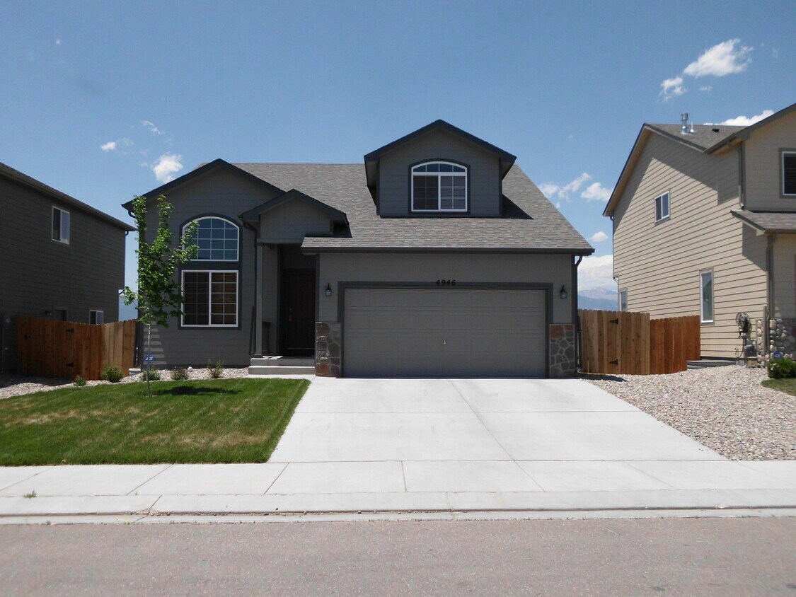 Primary Photo - Beautiful 3 bedroom home available with mo...