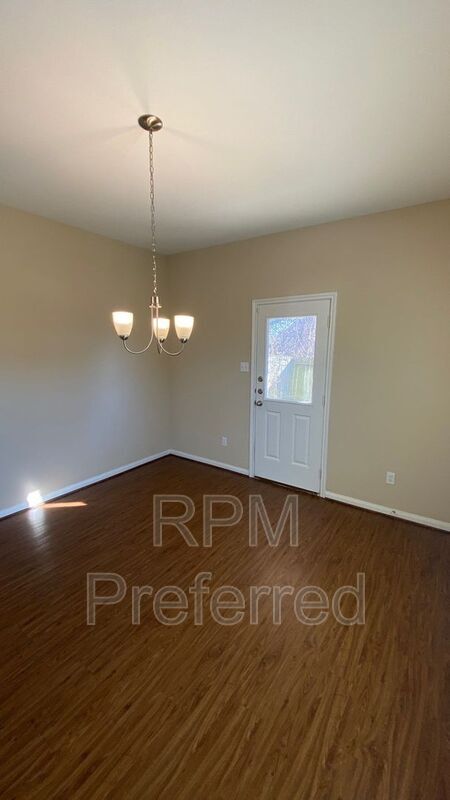 Foto del edificio - 4310 Larkspur St