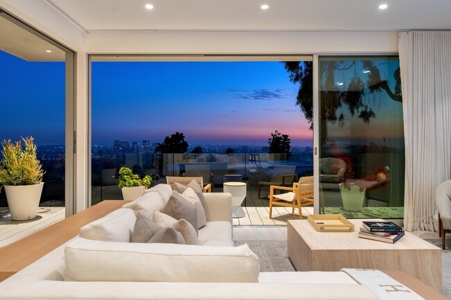 Building Photo - 9894 Beverly Grove Dr