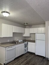 Building Photo - 4410 E Pikes Peak Ave