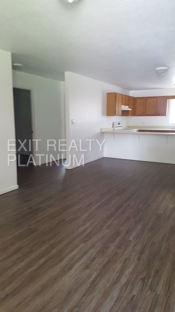 Foto del edificio - 3 Bedroom 1 Bath Duplex available!