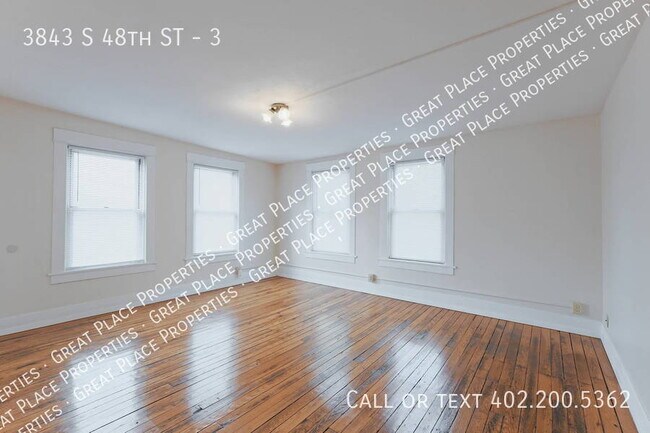 Building Photo - 2 Bed 1 Bath Wood Floors Near Union College