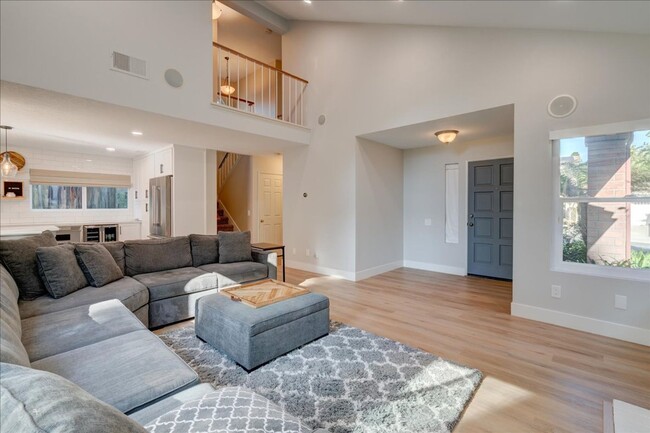 Building Photo - Beautiful 3-Bed, 2.5-Bath Del Mar Home: Mo...