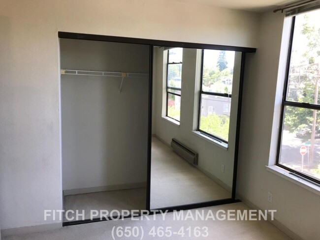 Building Photo - 1500 Sherman Ave Apt 3A