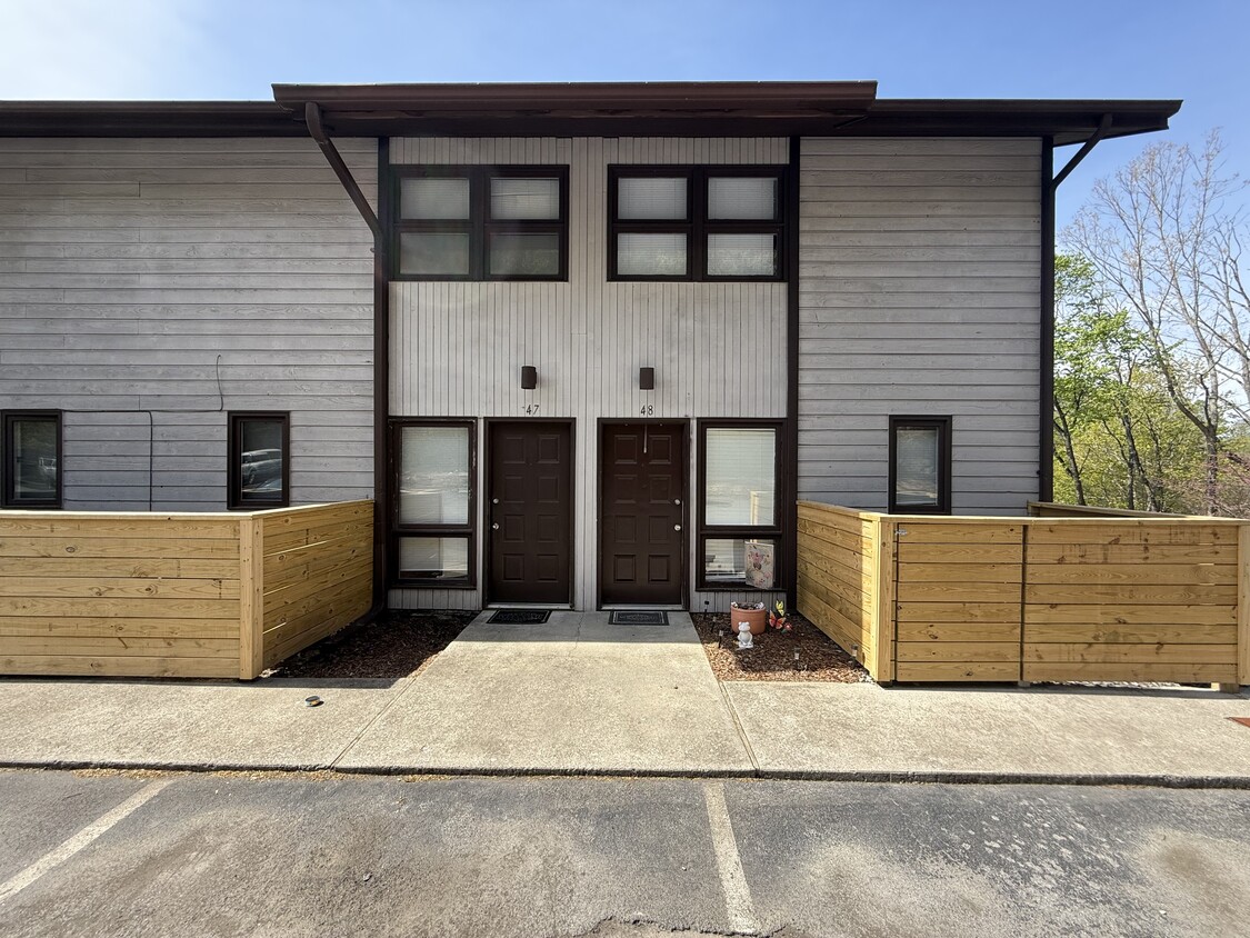 Primary Photo - Laurelwood Apartments