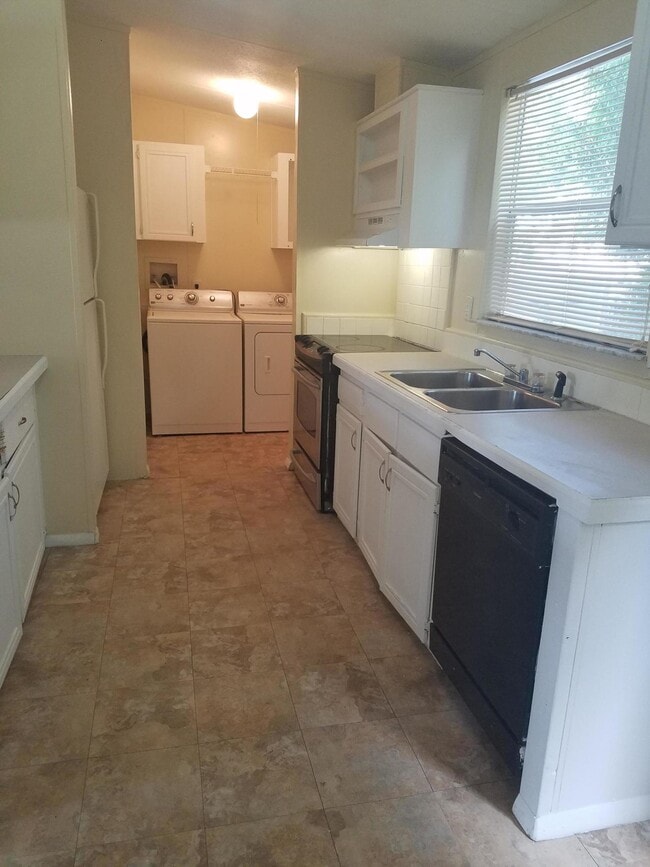 Building Photo - 11841 Atlantic Cir