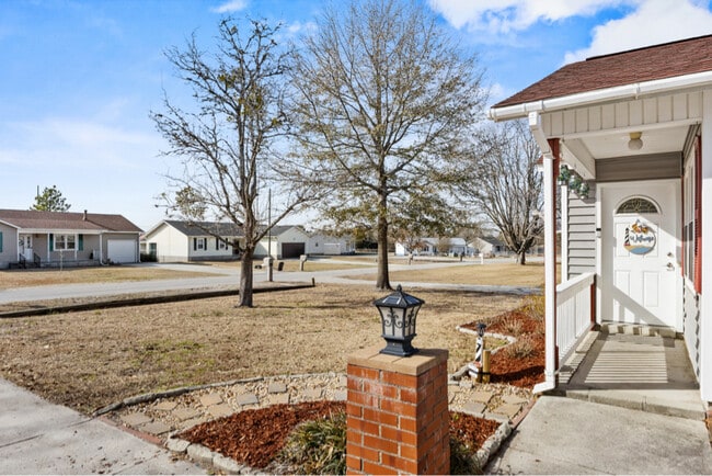 Building Photo - 206 Cinnamon Dr