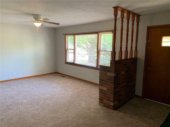 Building Photo - 215 S 13th Pl