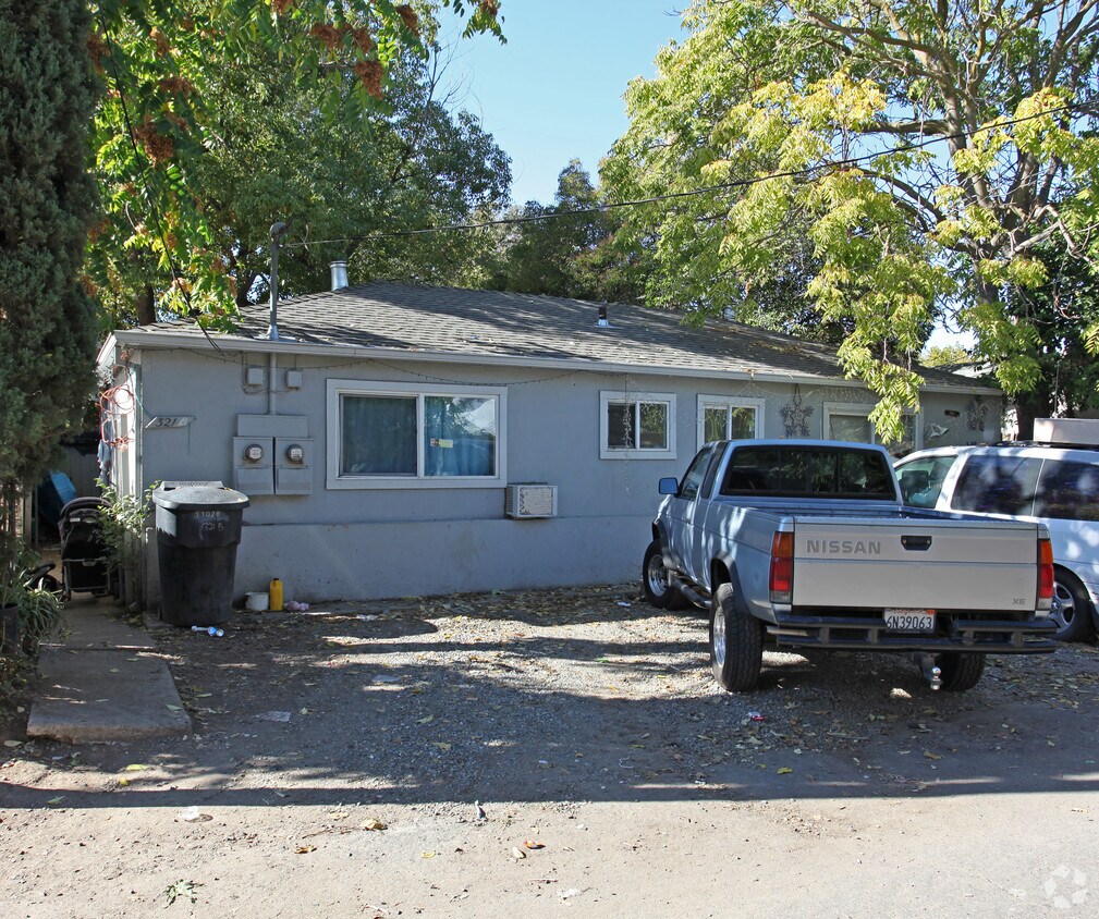 Building Photo - 321 C St