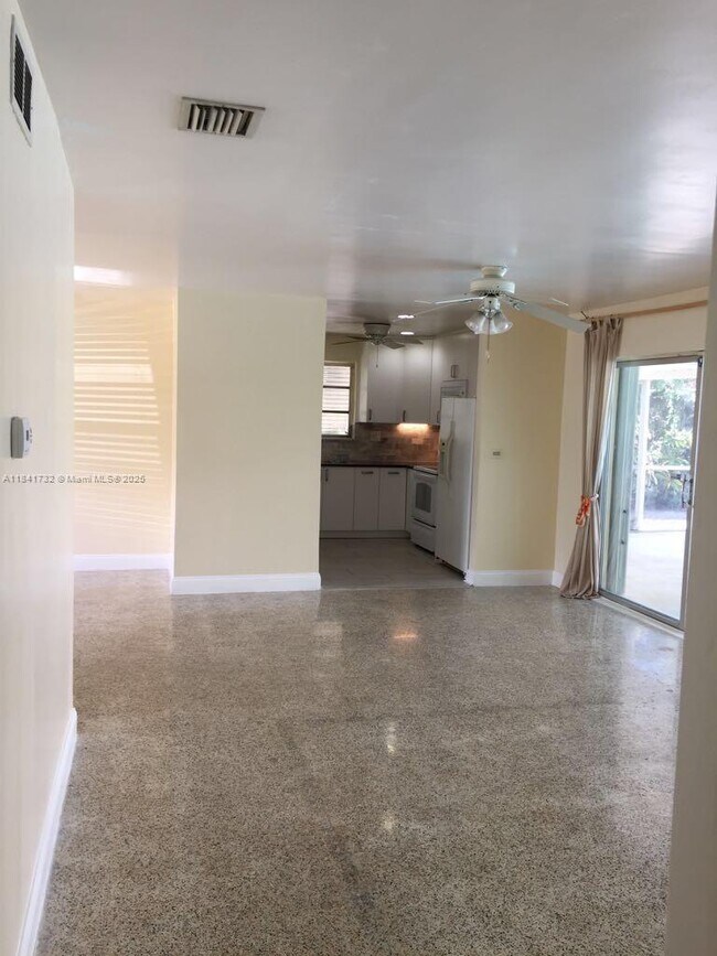 Foto del edificio - 9925 SW 84th St