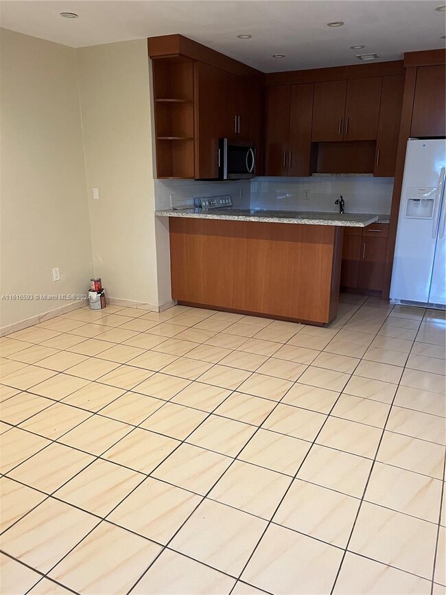 460 NW 48th Ct Unit 462, Miami, FL 33126 - Room for Rent in Miami, FL ...