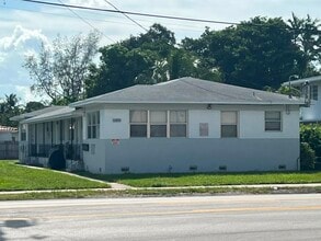 Building Photo - 11870 NE 16th Ave