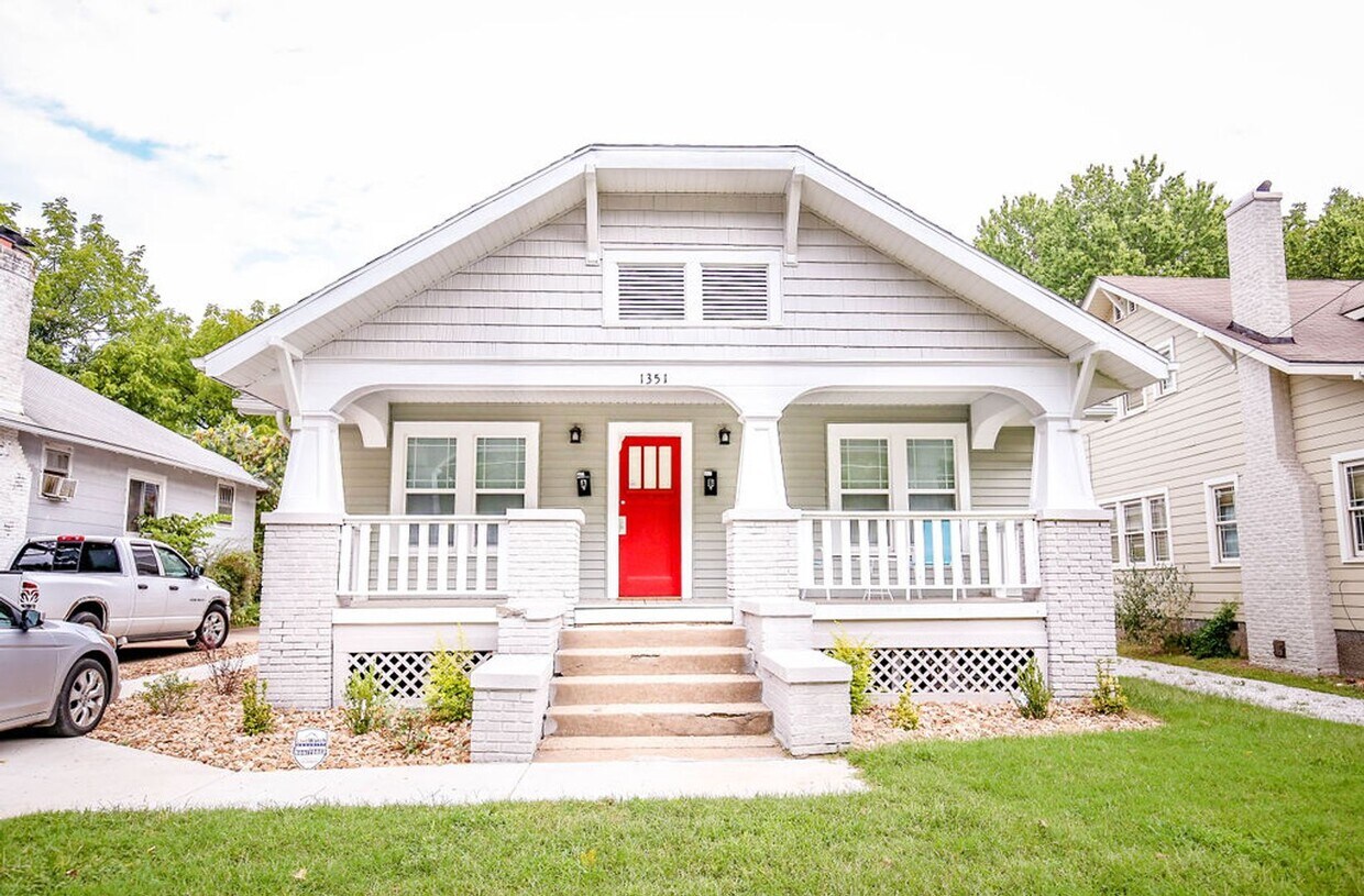 Foto principal - 1351 E Cherry St