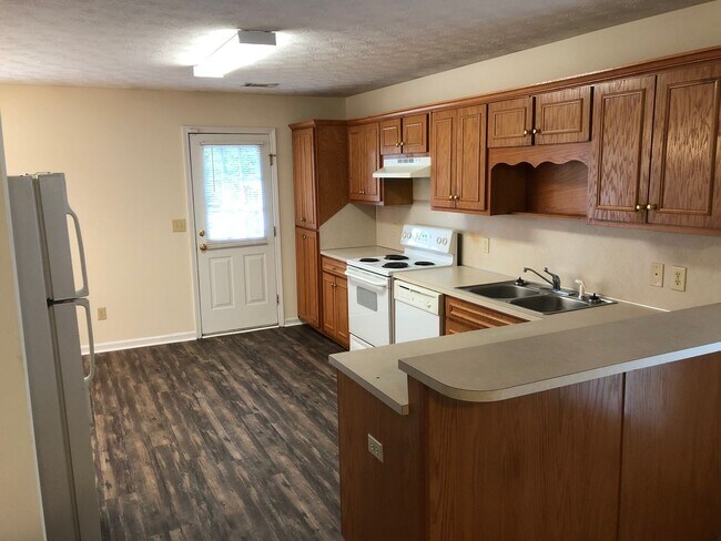 Foto del edificio - 717 Pine Hill Ct