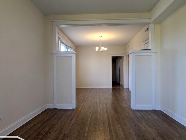 Building Photo - 2814 N Troy St