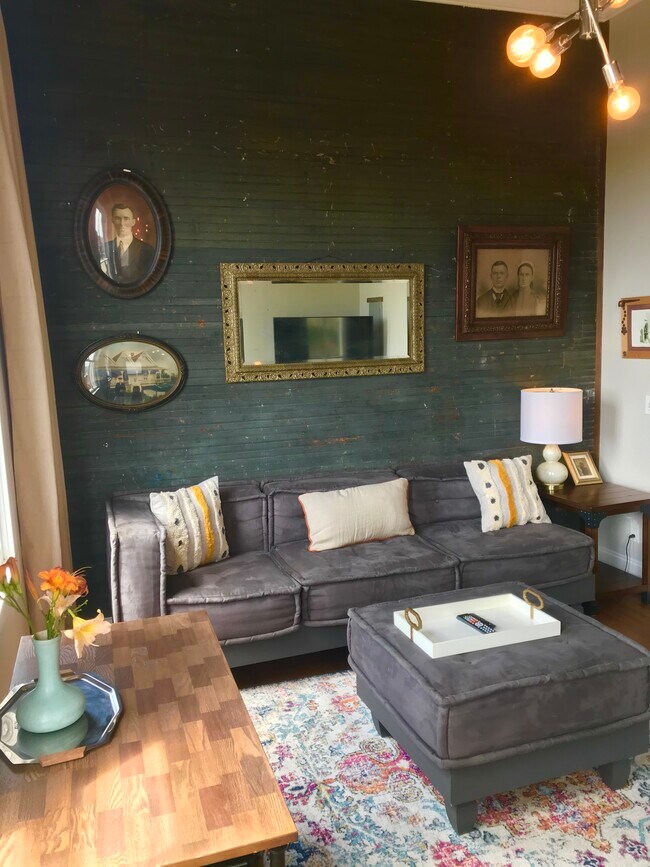 living room - 806 Grove St