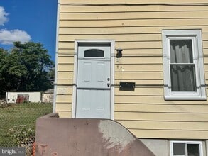 Building Photo - 104 New Rose St