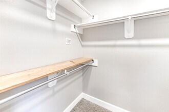 Building Photo - 7015 Yardley Dr