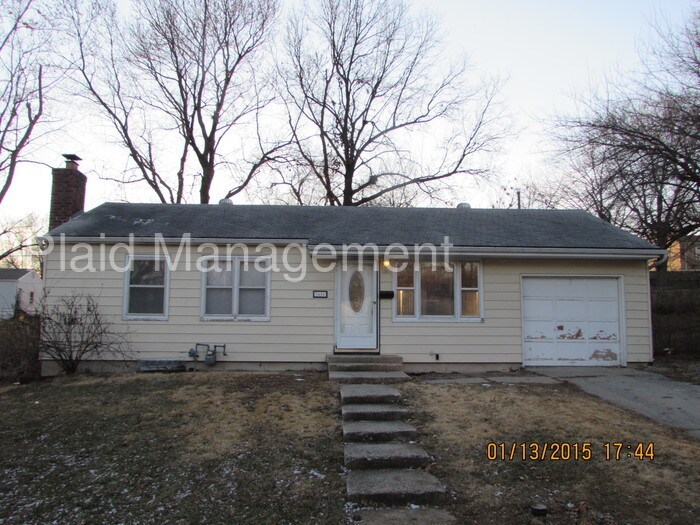 Primary Photo - Stylish Ranch Style House