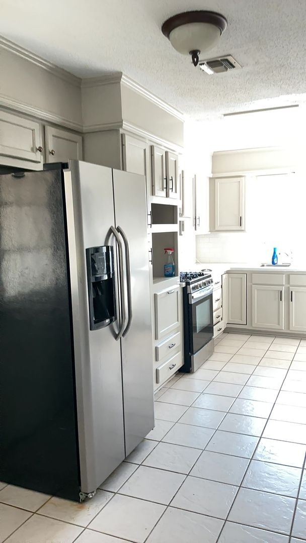 Foto del edificio - 4-bedroom, 2-bathroom home!