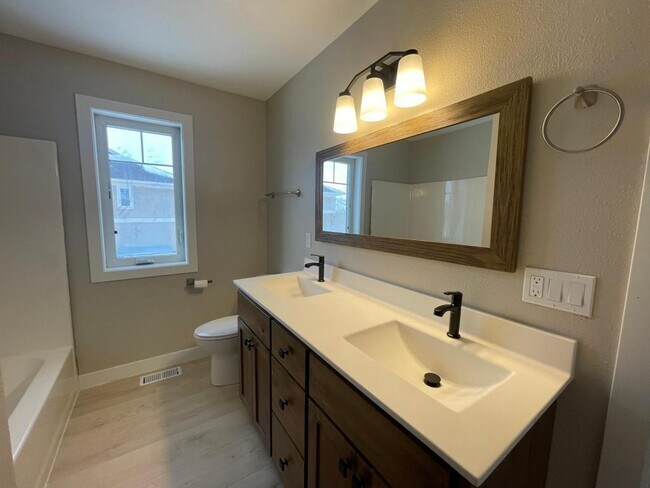 Foto del edificio - 1232 45th Ave NE