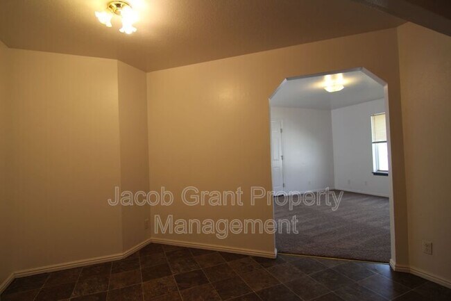 Building Photo - 639 Hoopes Ave