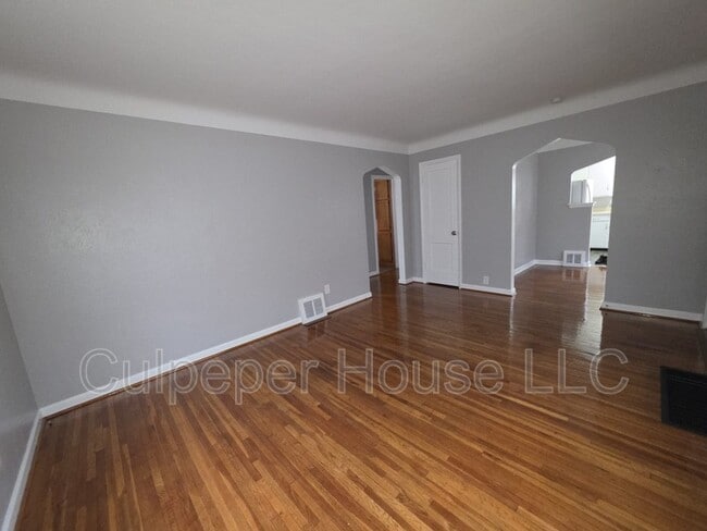 Building Photo - 530 Mayfair Blvd