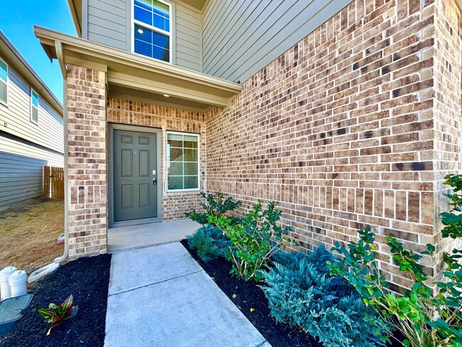 Building Photo - Beautiful 4BR/2.5BA Home | Covered Deck | Walk-In Closet | Washer & Dryer Included