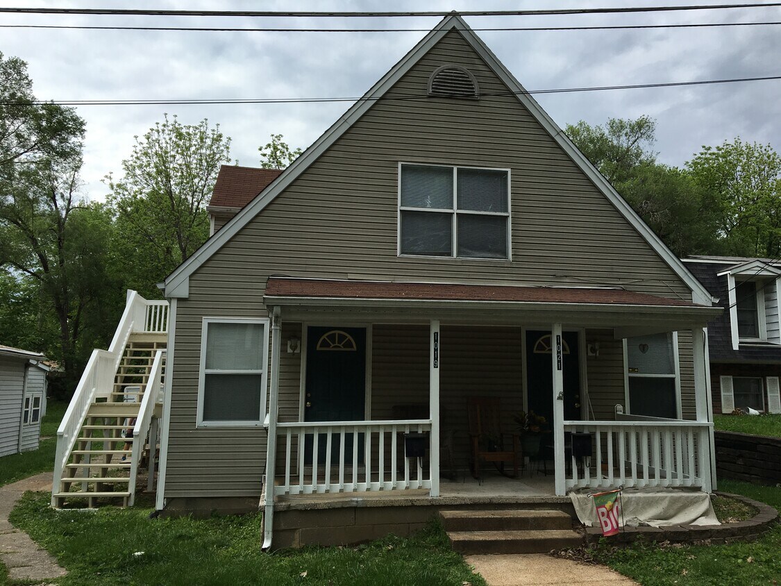 Sería el apartamento de arriba, el más grande. - 1019 Vine St