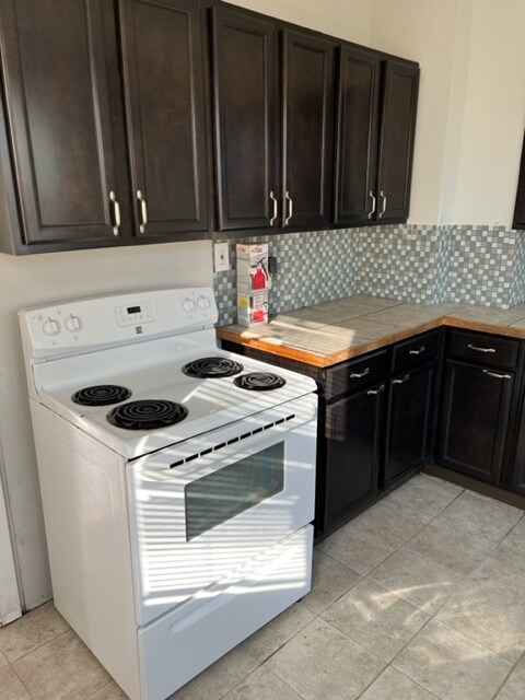 Foto del edificio - 7604 Jackson Ave