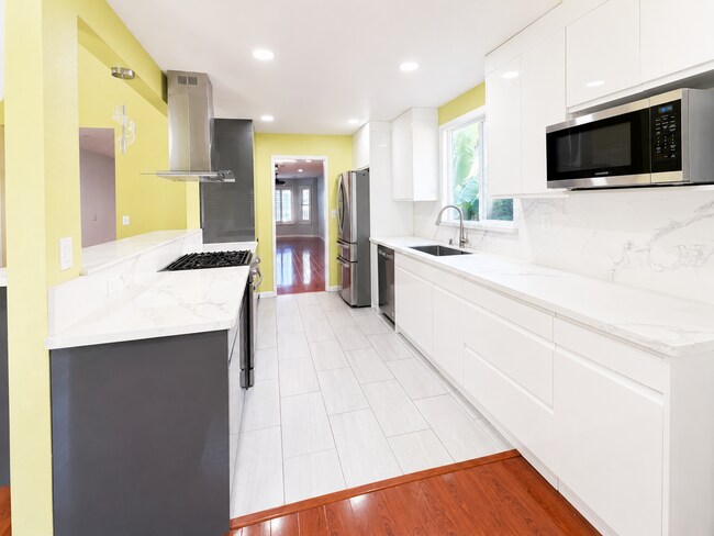 Foto del edificio - Welcome to this stunning 4 bedroom  bathroom home located in Fremont