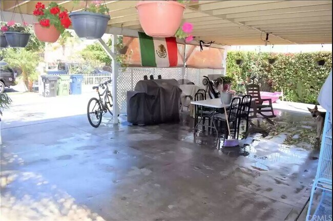 Foto del edificio - 8462 Zamora Ave