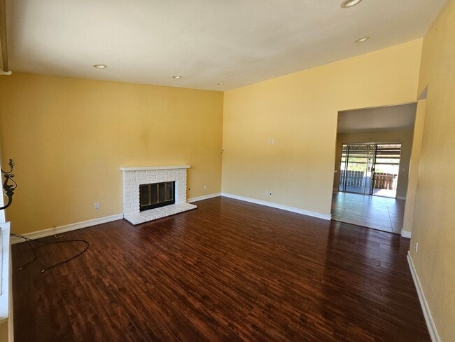 Building Photo - Single story home in Riverside Airport Nei...