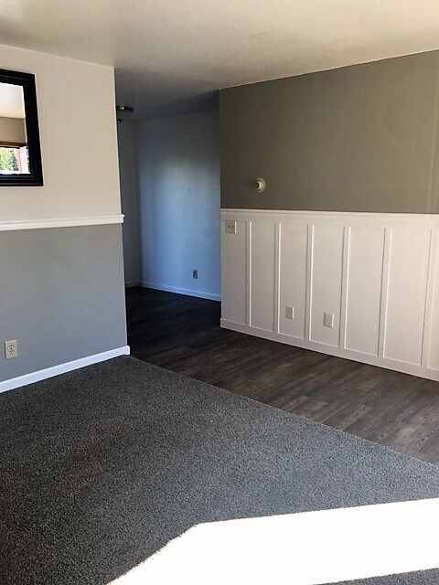 Building Photo - 129 Sprucewood Dr