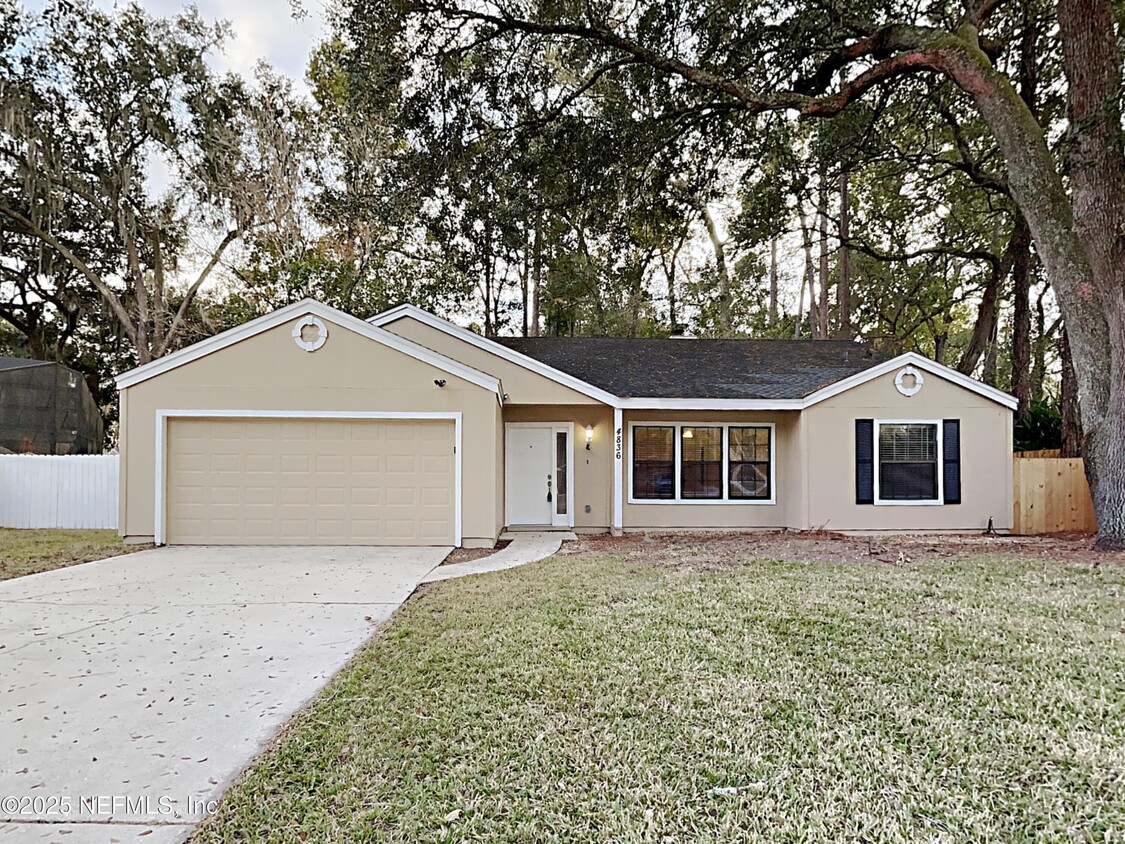Foto principal - 4836 Rustic Woods Dr