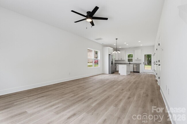 Foto del edificio - 104 Maple Ave NW