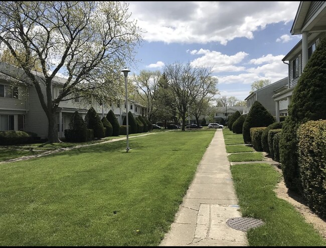 Foto del edificio - 414 Hallmark Ln