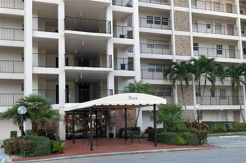 Primary Photo - 3000 N Palm Aire Dr