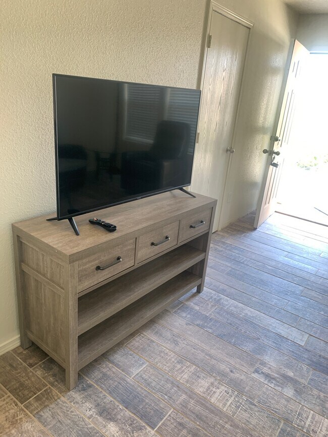 Foto del edificio - 2315 N Juniper Ln