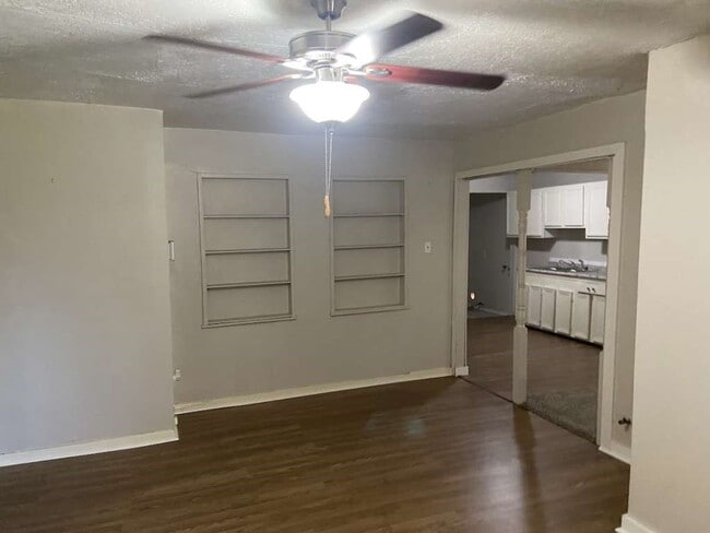 Foto del edificio - 5939 Belarbor St