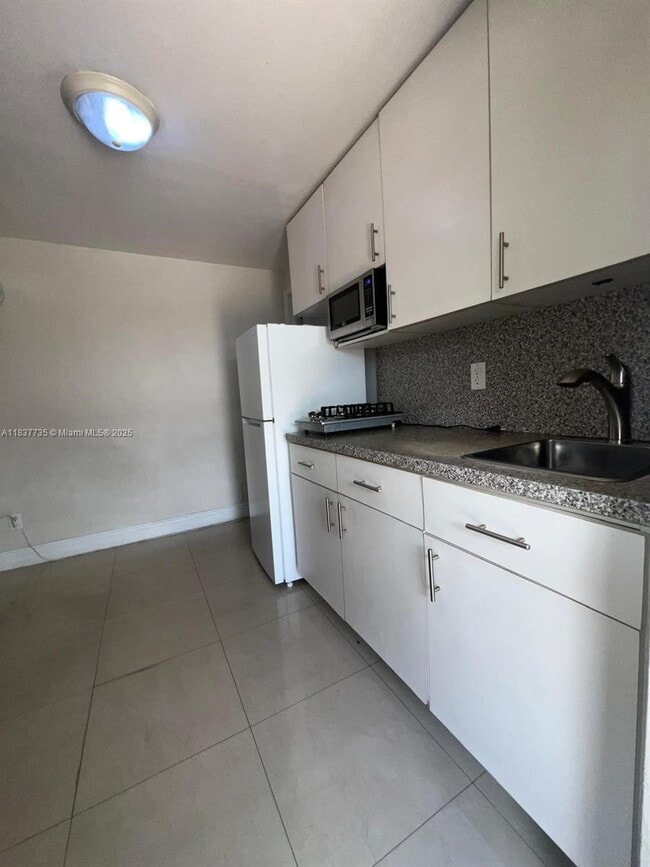 Foto del edificio - 490 W 33rd Pl