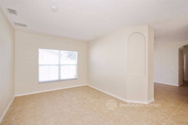 Building Photo - 627 Koala Ct