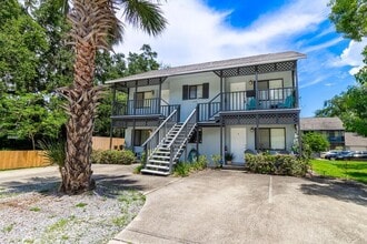 Building Photo - 2127 Henderson Dr