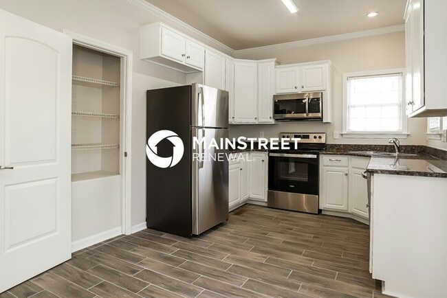 Building Photo - 4 Bedroom Pet-Friendly Home in WINSTON SAL...
