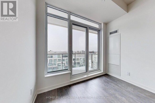 Photo du bâtiment - 8119 Birchmount Rd