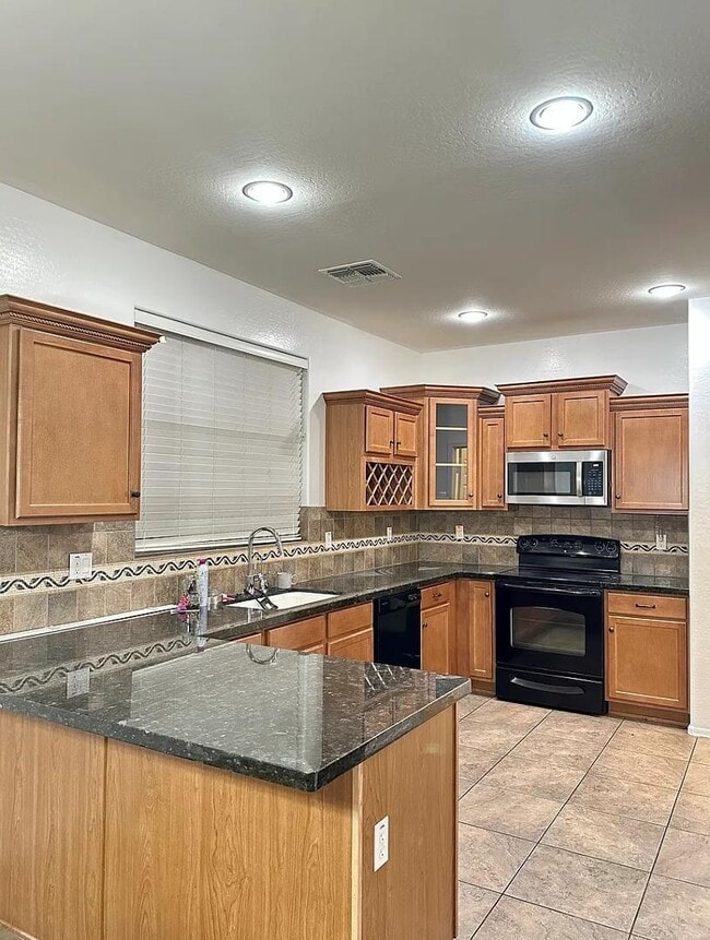 Building Photo - 7706 S 24th Dr