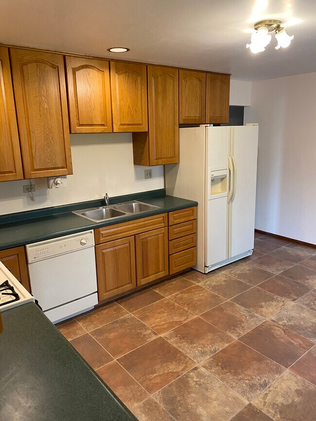 Building Photo - 413 Ridge Cir