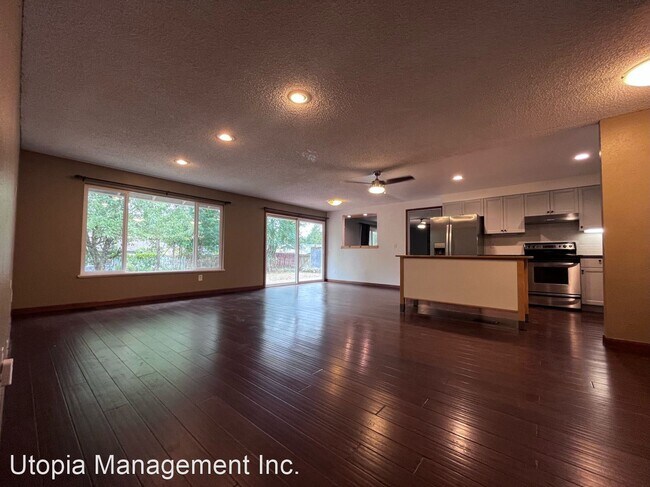 Foto del edificio - 4 br, 2 bath House - 824 SE 207th Ave.