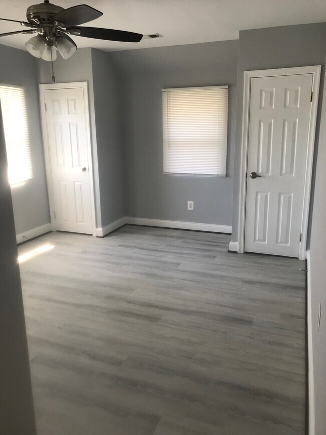 Foto del edificio - 928 Argonne Dr