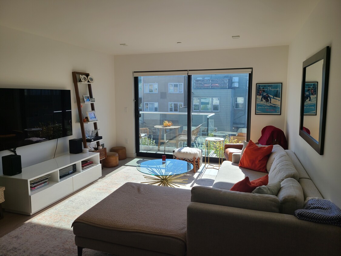 Primary Photo - 2353 Lombard St